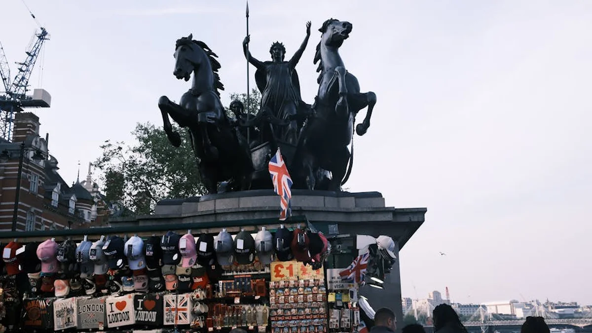In London, a statue with Banksy’s signature appeared