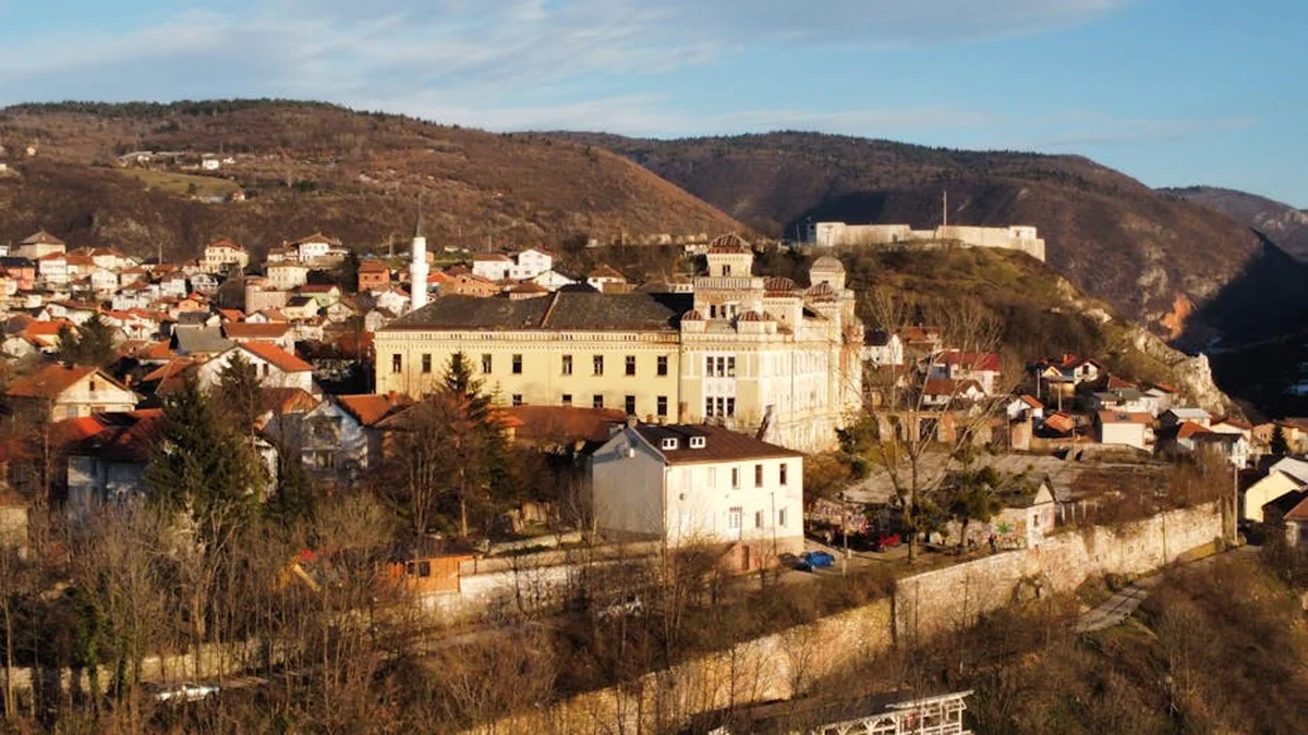 Sinu obrila glavo in obrvi ter ‘zaigrala’ raka, da bi lahko živela razkošno
