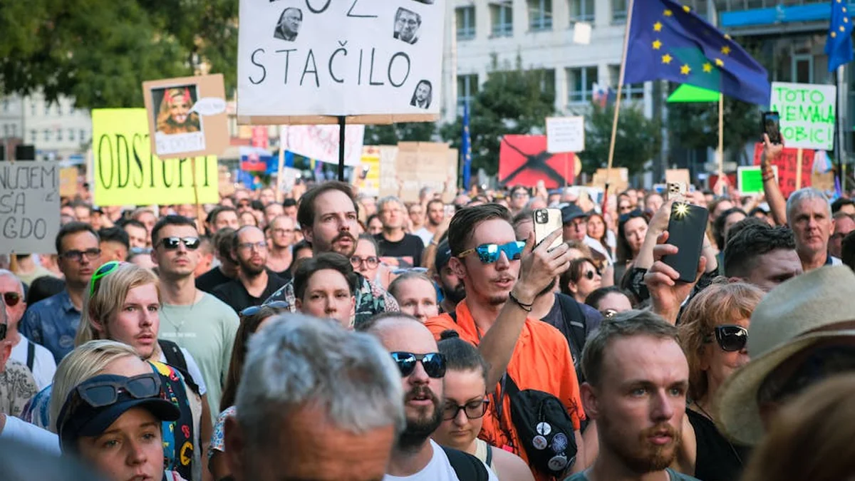 Prepovedano območje okoli zloglasnega Černobila v plamenih
