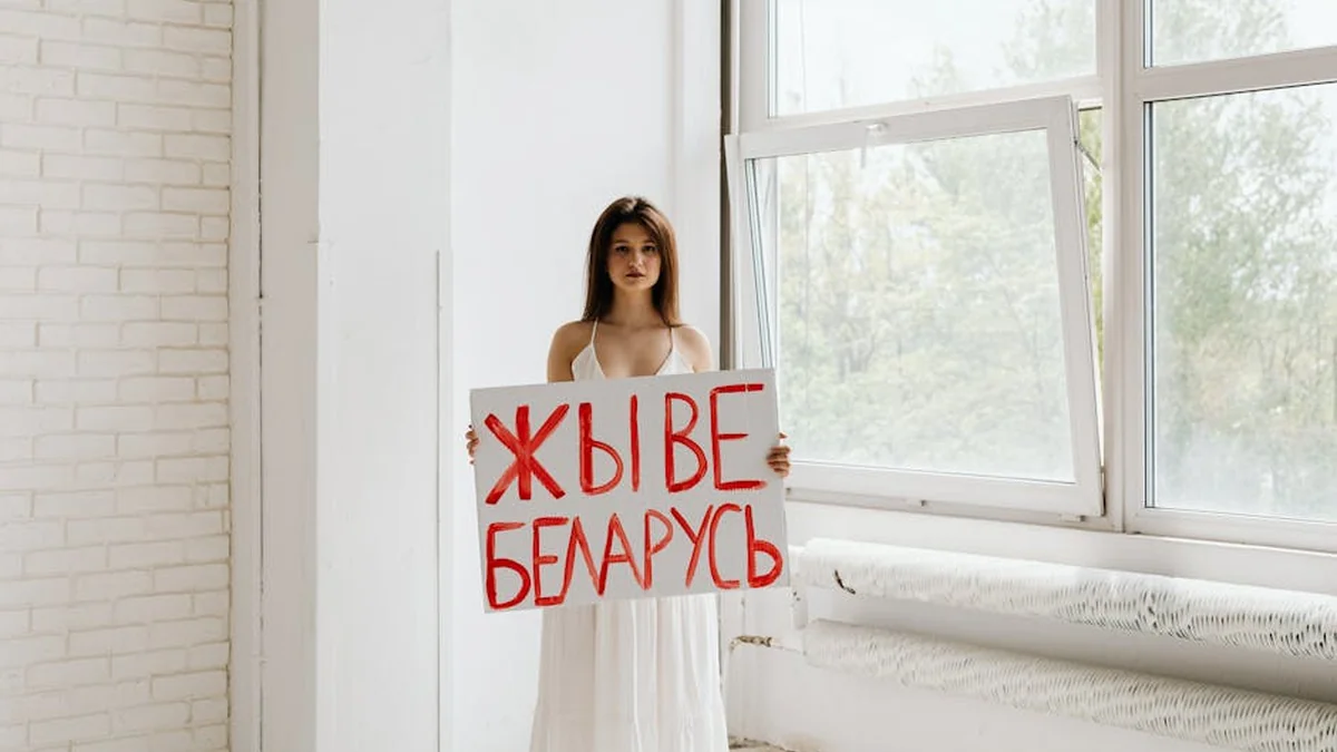 You have locked the windows for the man to save the daughter. He killed her in the corridor.