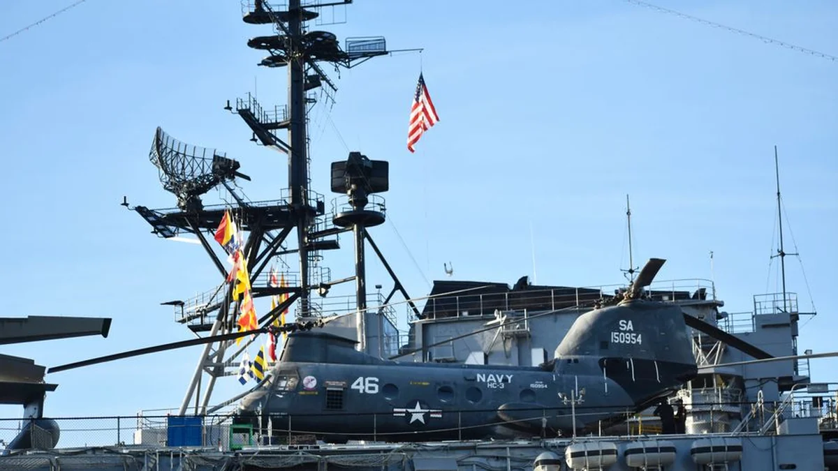 Hardships on (another) aircraft carrier: not enough food, black thoughts?