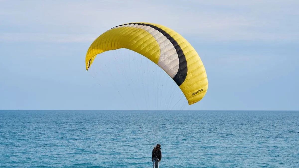 He tried to enter Ceuta by paragliding, but fell into the sea