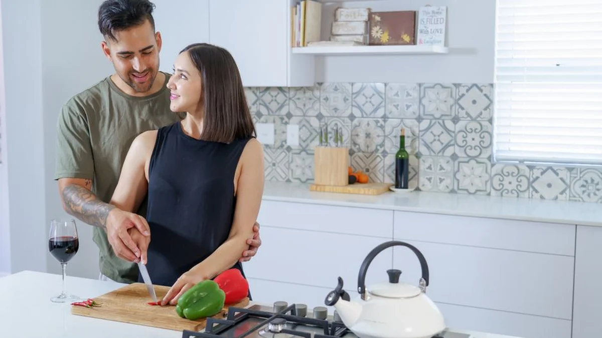 How does the “Piflarka” prepare for the conduct of a love show?