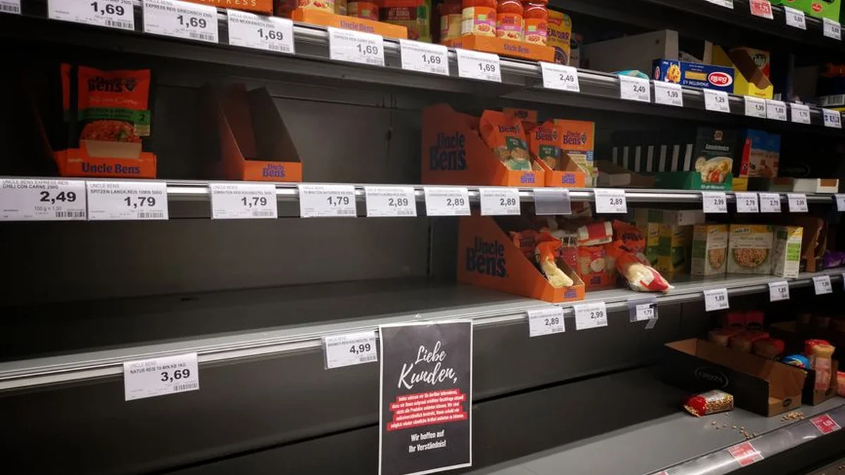 Prazne police v trgovinah: hrane je dovolj, težava je logistika?