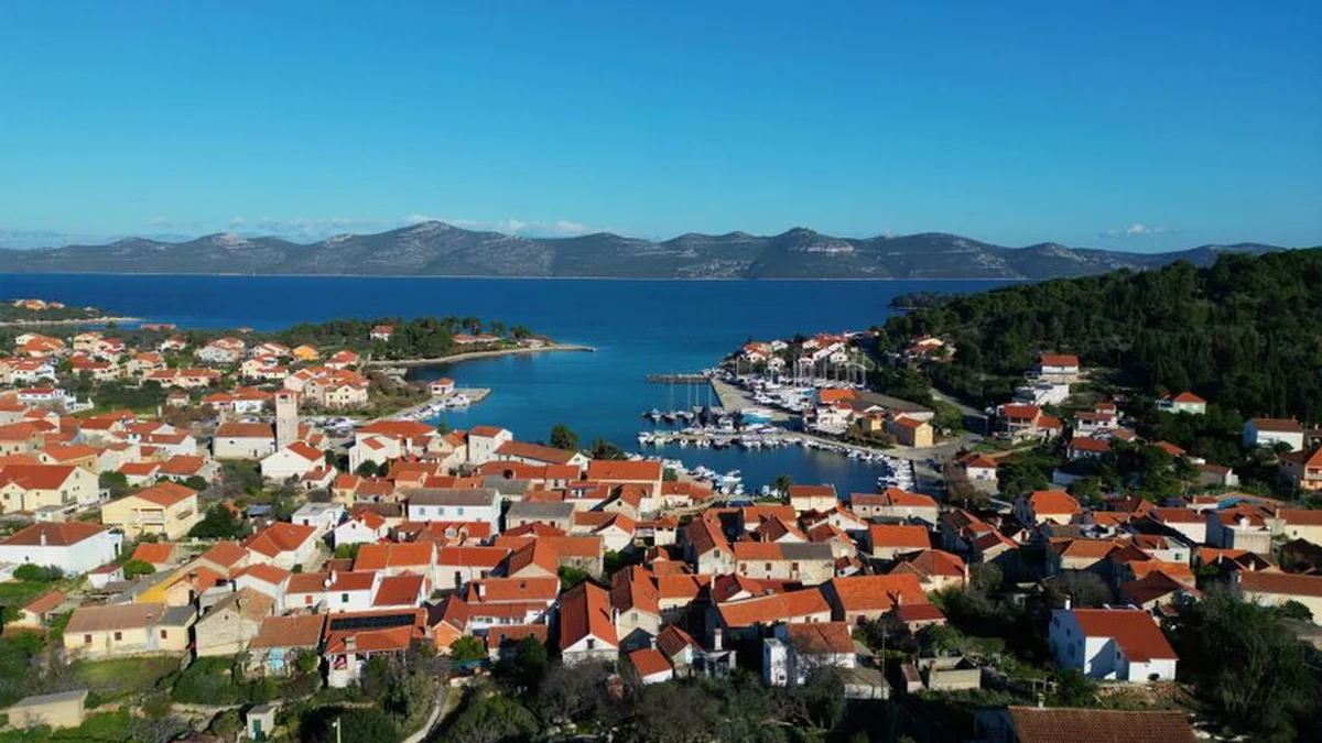Slovo vročega poletja, na zahodu mogoče močnejše nevihte