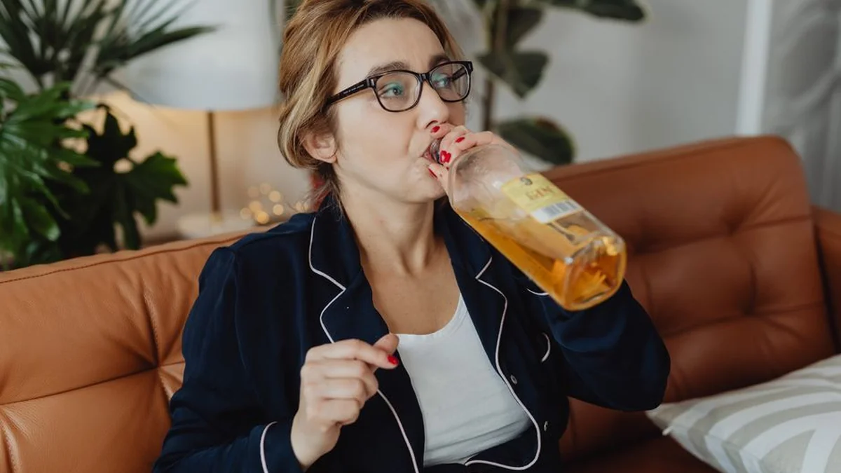 Zakaj se nekateri ljudje po enem kozarcu alkohola počutijo drugače kot drugi?